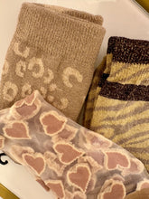 Load image into Gallery viewer, Beige Leopard Glitter - Socks
