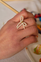 Load image into Gallery viewer, Elastic Pearly Bow - Ring
